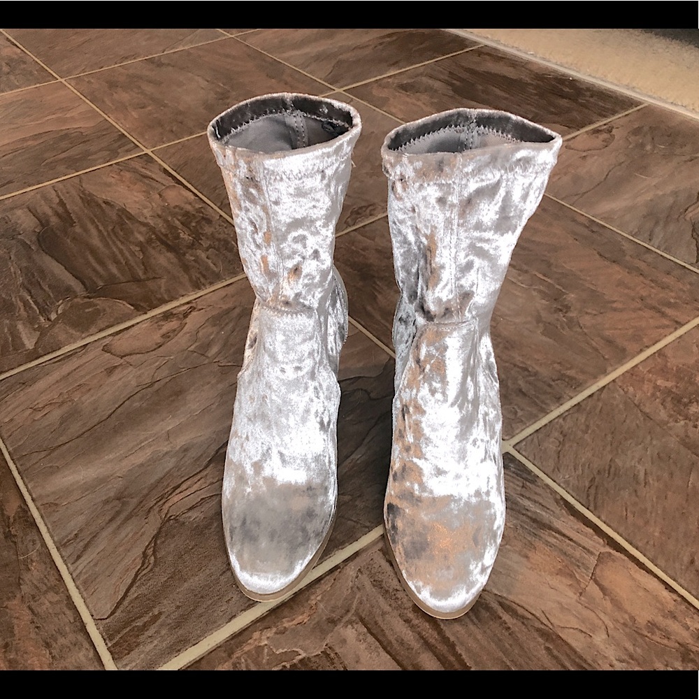 Forever21 silver velvet booties
